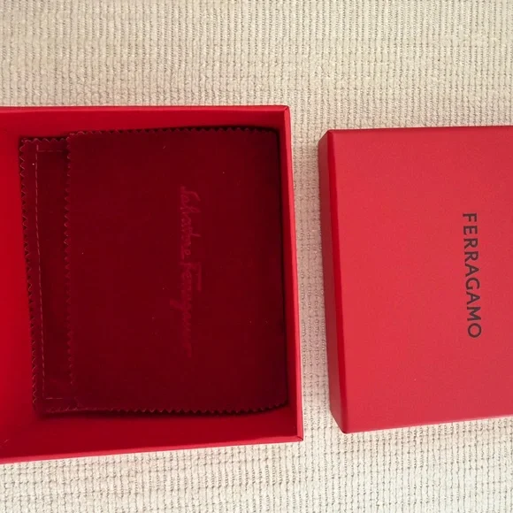 Salvatore Ferragamo Black leather bracelet with Silver Hardware - Picture 9 of 9